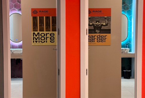 Gimnasio de Rage y prensa de piernas