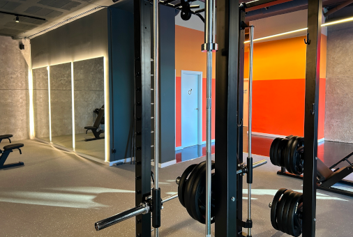 Gimnasio de Rage y prensa de piernas