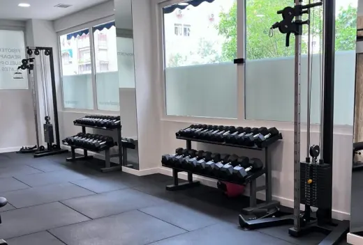 Gimnasio de Rage Training y pesas